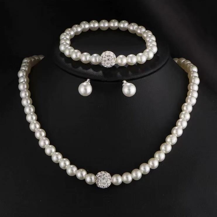 

European & American Fashion Pearl Necklace & Earrings Three-Piece Set - Luxury High-End Jewelry Accessories