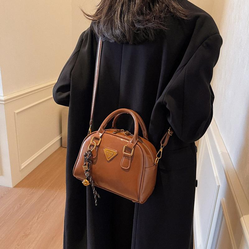 

Premium sense retro small bag women 2025 new autumn and winter popular versatile messenger bag super fire portable bowling bag 22*12*16
