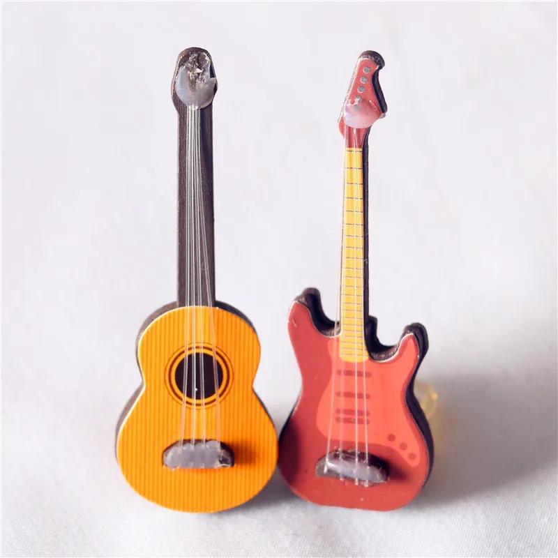 1PC Mini Classical Pop Guitar Doll House Mini Furniture Model Shooting Musical Instrument Decoration Model