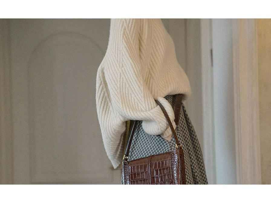 Women's Thick Knit High Neck Retro Sweater for Autumn and Winter.