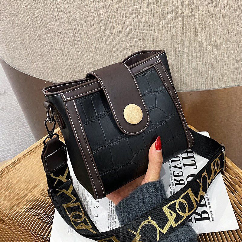High-end Small Bag Women's 2025 New Foreign-style Bucket Bag Women's Versatile Ins Fashion Shoulder Messenger Bag