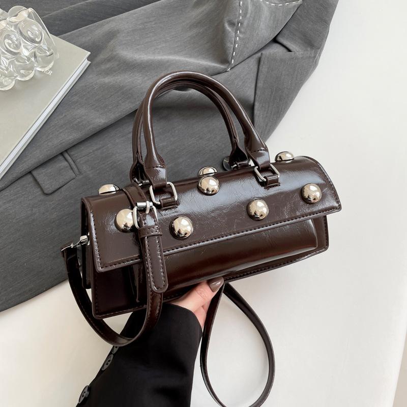 

Trendy new products, personalized street style, rivets, portable baguette bags, fashionable Spice Girl style, niche versatile messenger bags, women коричневый