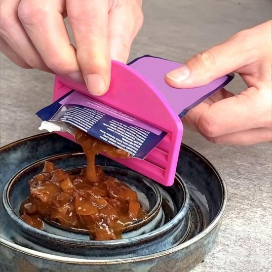 3D Printed Cat Food Pouch Scraper Mess-Free Leftover Reduction Universal Dogs Wet Food Bag Squeezer Extractor Pet Supplies