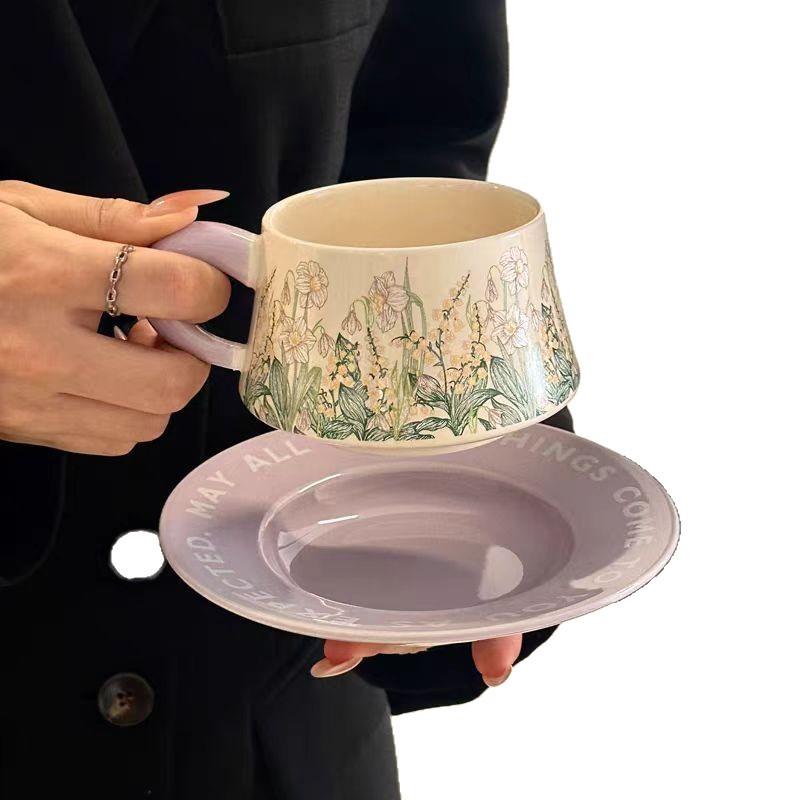 Retro Keramiktasse und Untertasse, Kaffeetassen- und Untertassenset wie Ölgemälde mit Kreppmyrtenblüten, Nachmittagstee, Latte-Becher, Geschenkbox.