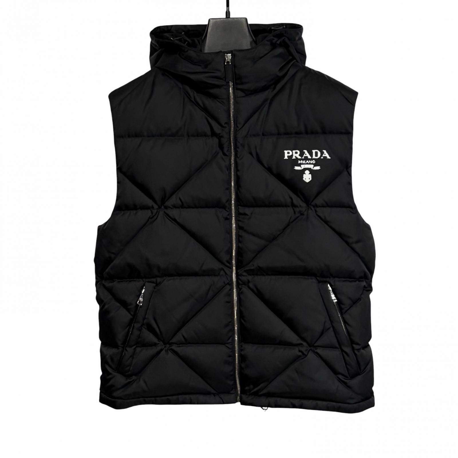 

Used PRADA SGB804 RE-NYLON®Down vest black mens M чорний