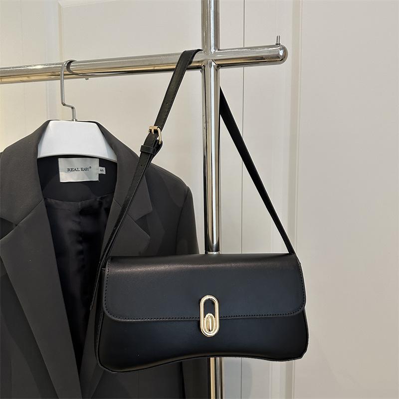 

Handheld underarm women s small square bag French personality trendy 2025 new lock fashionable retro underarm foreign style single shoulder