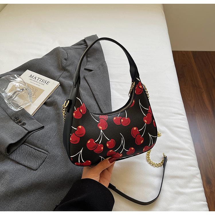

Сладкая и милая маленькая сумка для переноски в руке женская 2025 новая в иностранном стиле клубничная сумка-полумесяц нишевого дизайна на плечо, сумка-мессенджер чёрный