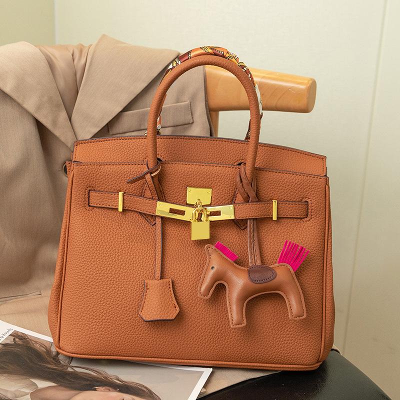 

Сумка Cross Border для женщин, новая сумка из натуральной кожи Platinum, высококачественная текстура, большая вместимость, женская сумка через плечо 30x16.5x23cm коричневый