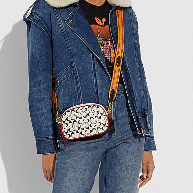 Coach Camera 19 Graffiti Print College Style Badge Leather Camera Bag Women Shoulder Bag White 4888-B4DMH