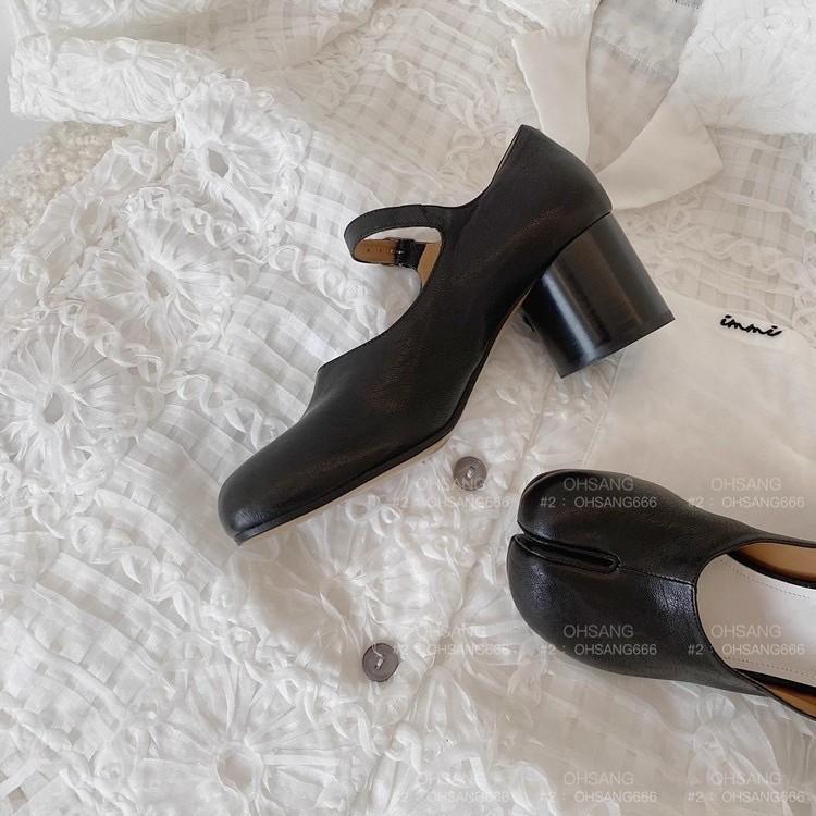 Fashion Designer Split Toe Round Heels Women Pumps pu Leather Buckle Strap Runway Shoes Ladies High Heels Crack Toe Shoes Woman