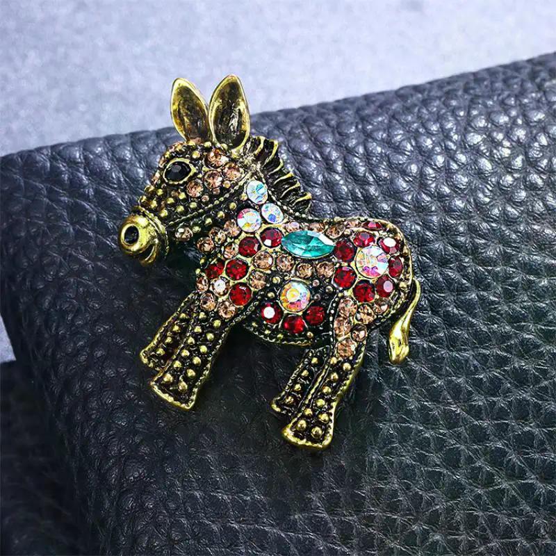 Einteilige Strass-Pferdebrosche, Unisex Emaille-Tier-Anstecker, Ideal für Damen-Büroparty, Modeaccessoires und Geschenke