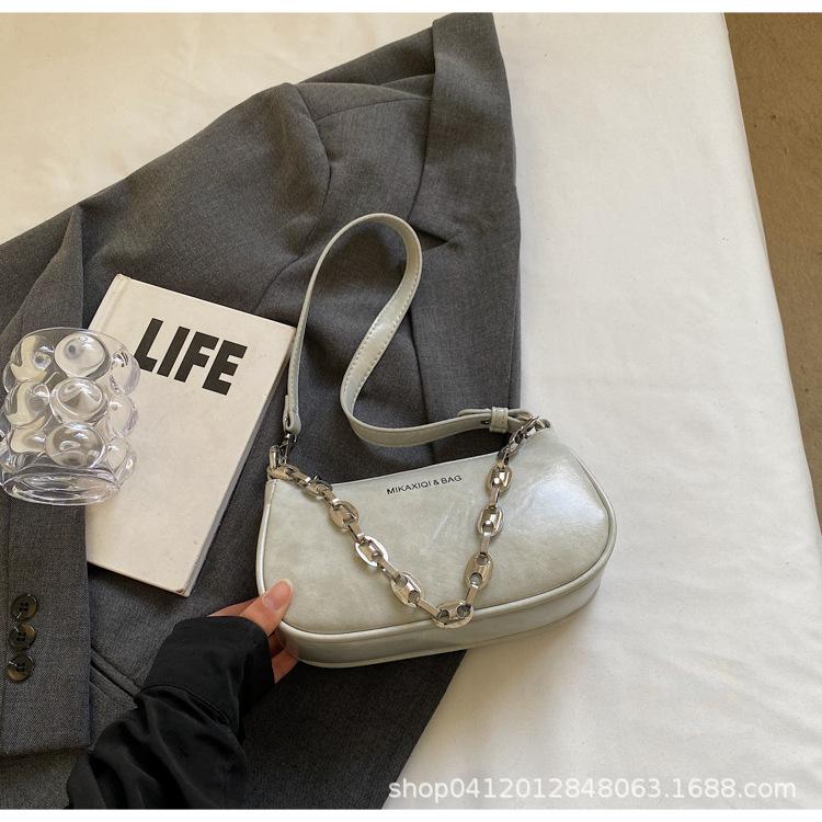 

Простая сумка-мессенджер для поездок на работу, весна 2025, новая, с модным ins-чувством, универсальная, с цепочкой, на одно плечо, под мышку, трендовая сумка для женщин