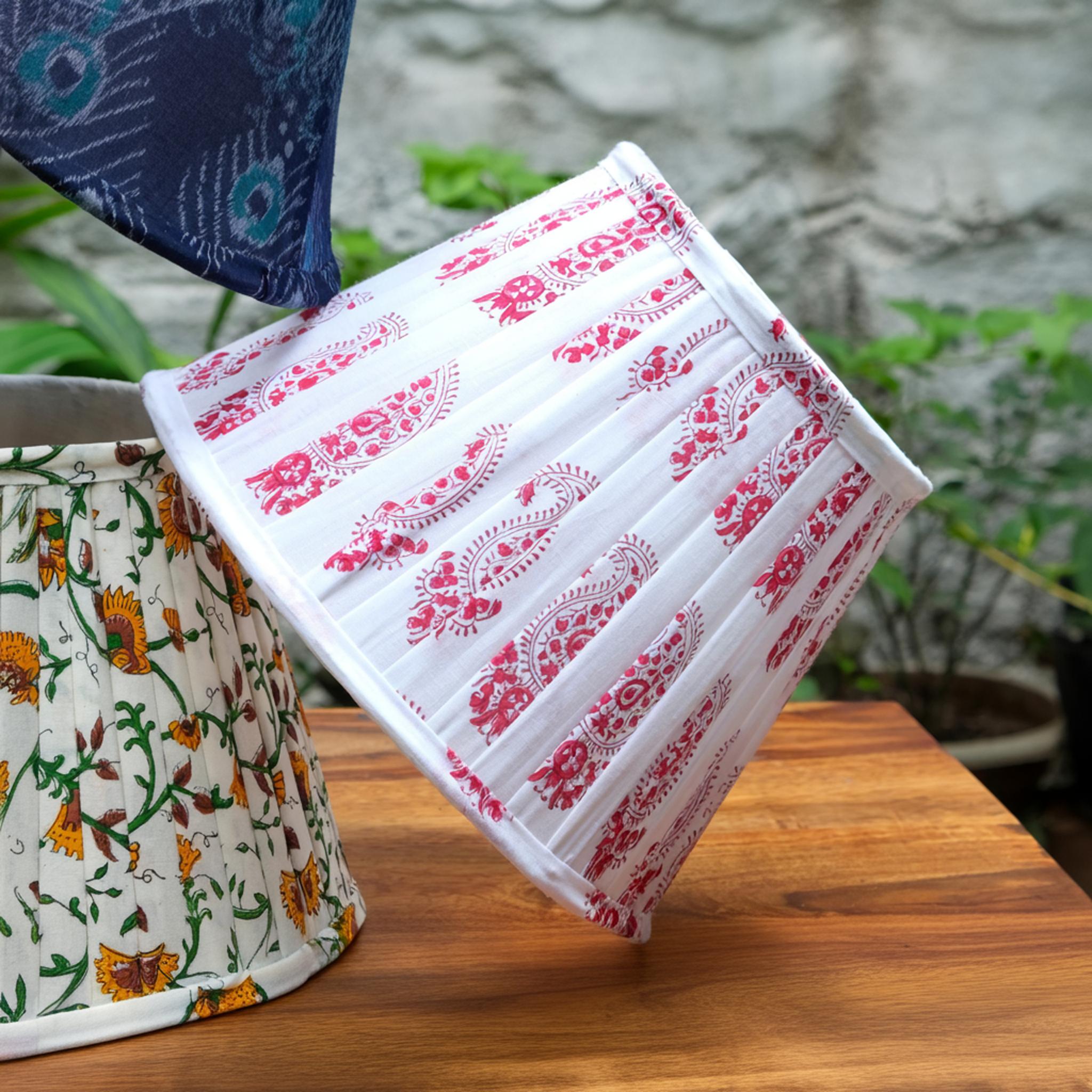 

Red Paisley Block Print Pleated Empire Lampshade S червоний/білий