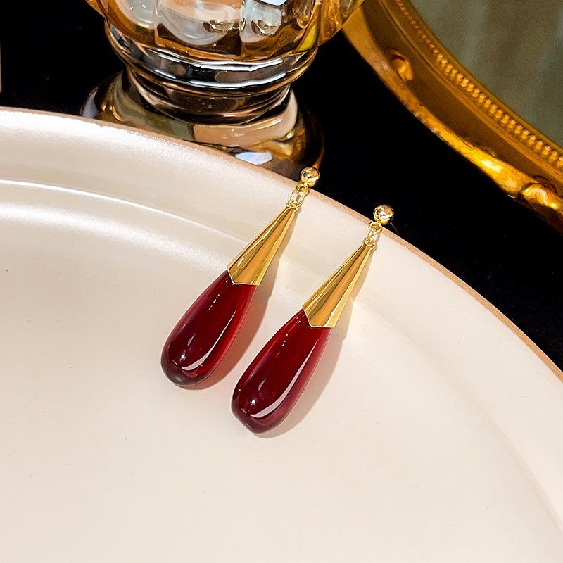 

Ретро Красные Металлические Праздничные Серьги для Женщин - Креативный, Модный, Простой Дизайн Подходит для Помолвок, Свадеб и Весенних Праздников