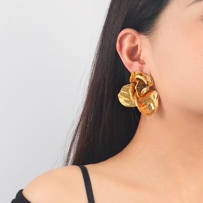 Dreidimensionale große Blumenohrringe aus leichter Luxuslegierung im Retro-Stil, übertriebene, hochwertige, mehrschichtige Blumenohrringe aus Gold