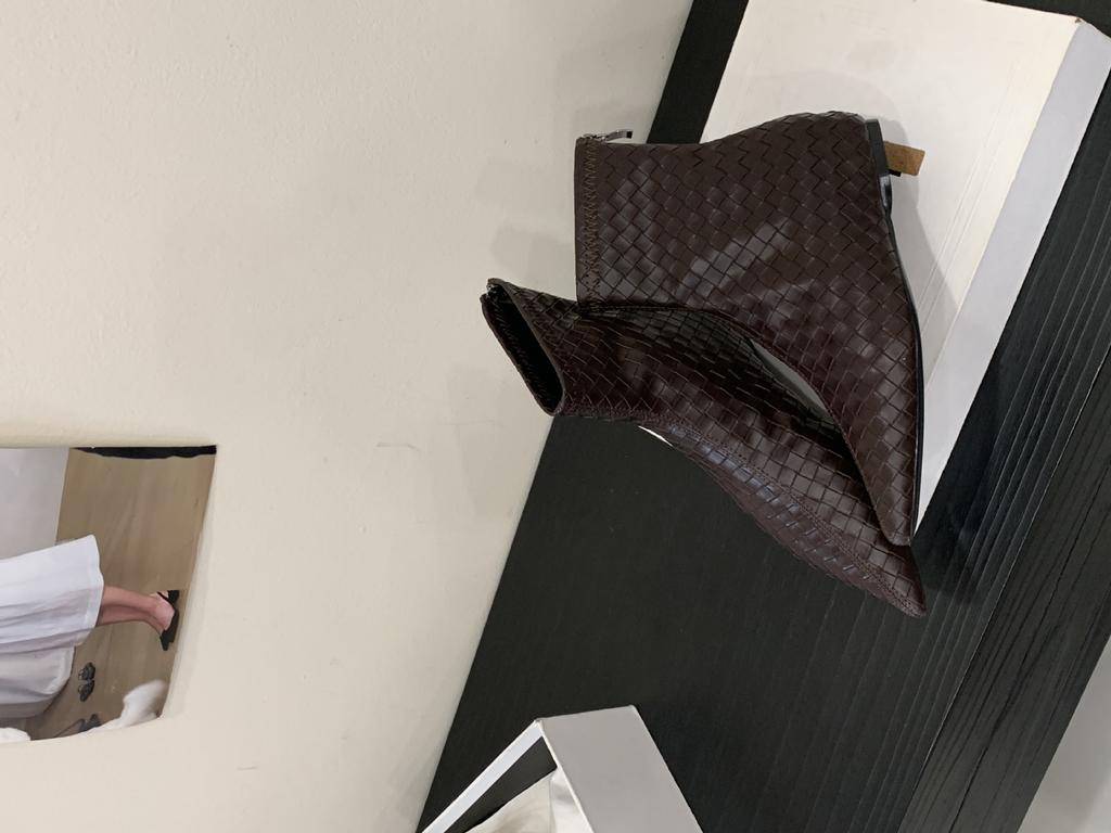 2025 autumn and winter new pointed-toed woven loose sleeve wedge short boots women's inner height-increasing and medium boots