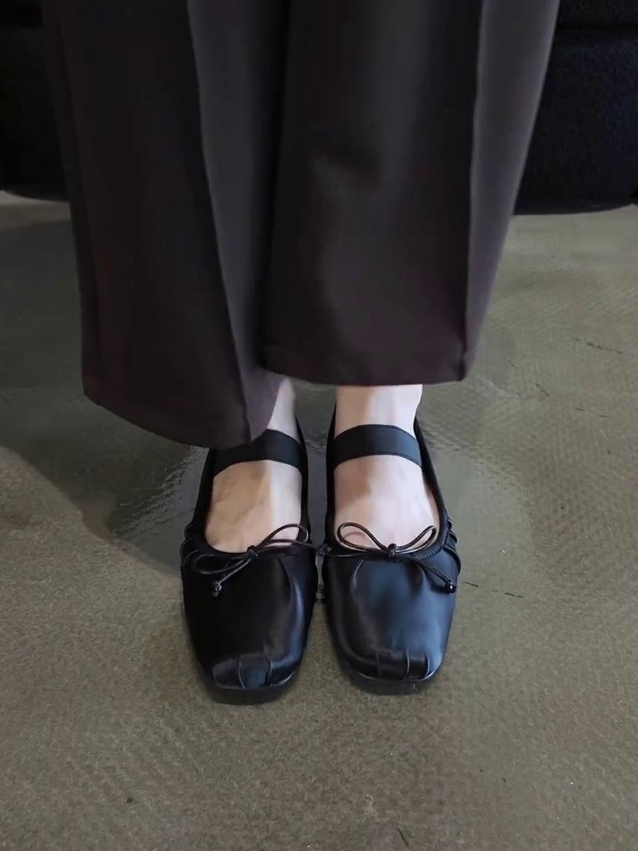 

Sheepskin version~ French gentle wind pleated bow flat ballet shoes shallow mouth word with square head single shoes women 35