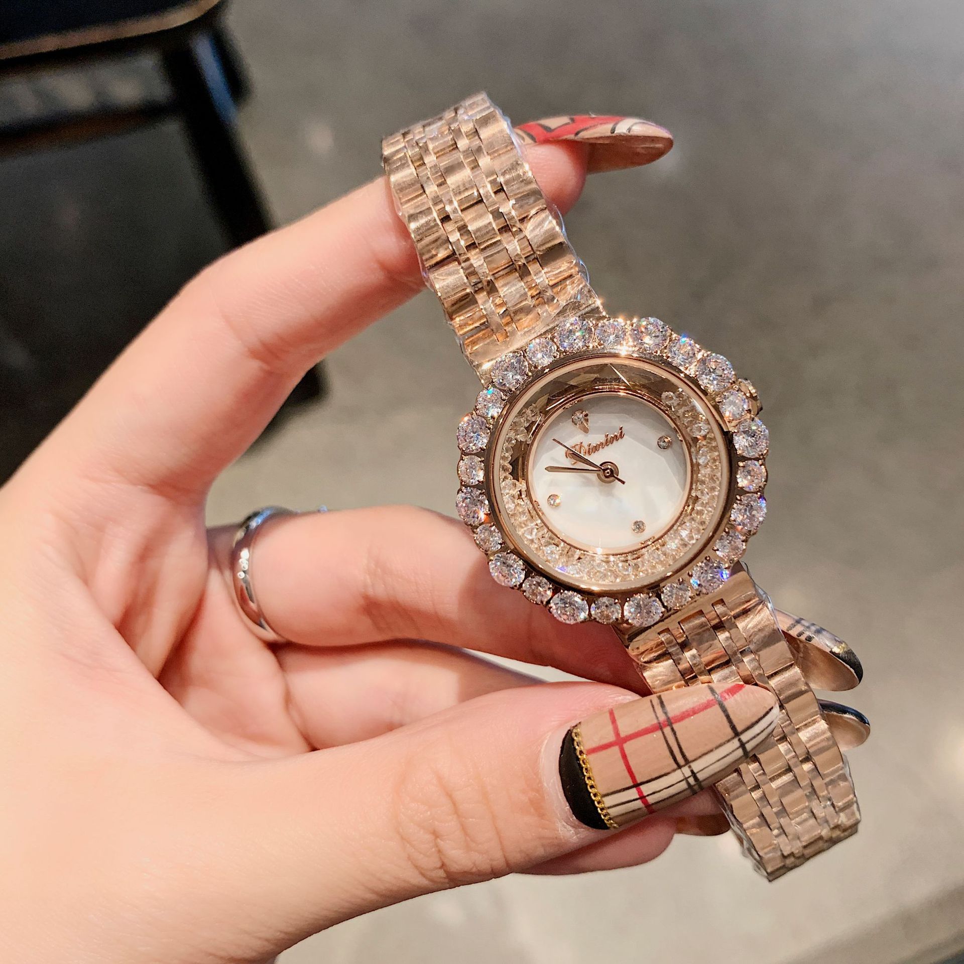 

Модные женские часы кварцевые женские часы Ins Feng Shui Diamond Quicksand Dial стальной браслет часы для женщин