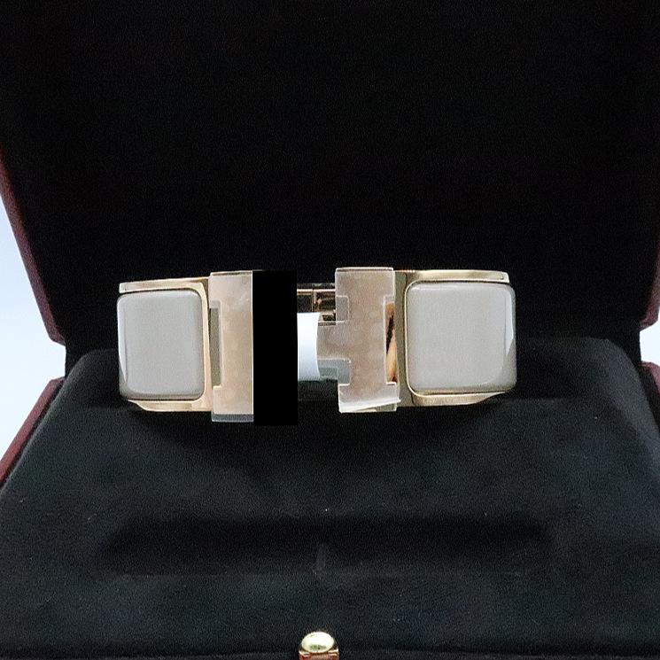 

Гарячий Браслет з Пряжкою у Формі Літери H Емальований Парний Браслет Модний та Універсальний Golden 17 #