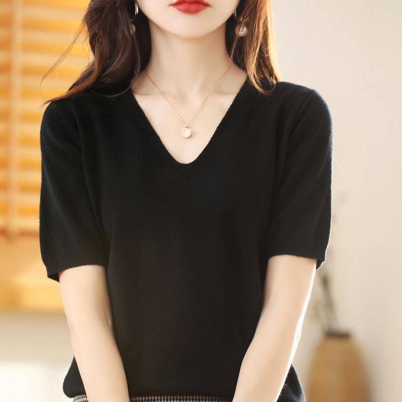 Women's V-Neck Knitted T-Shirt: Short-Sleeved, Versatile, Commuting Pullover, Perfect Base Layer, Three-Quarter Sleeves, Light Sweater.