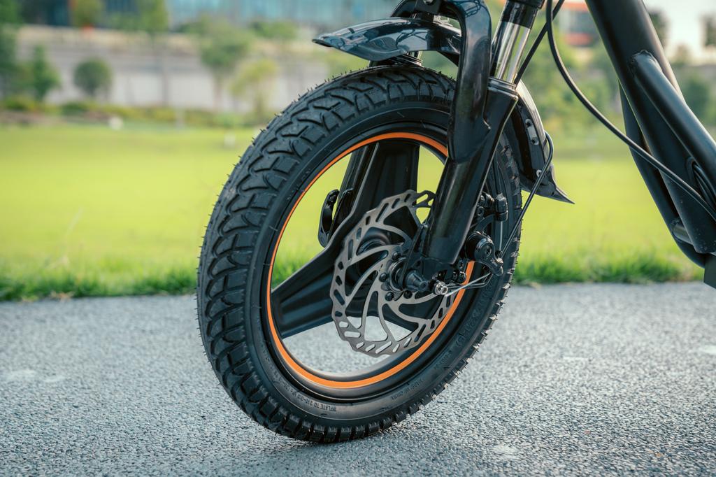 Elektrická koloběžka kukirin C1 PRO, 48V 26AH 500W, maximální dojezd 100KM, dvojité kotoučové brzdy + elektronická brzda, protiskluzová deska z masivního dřeva.