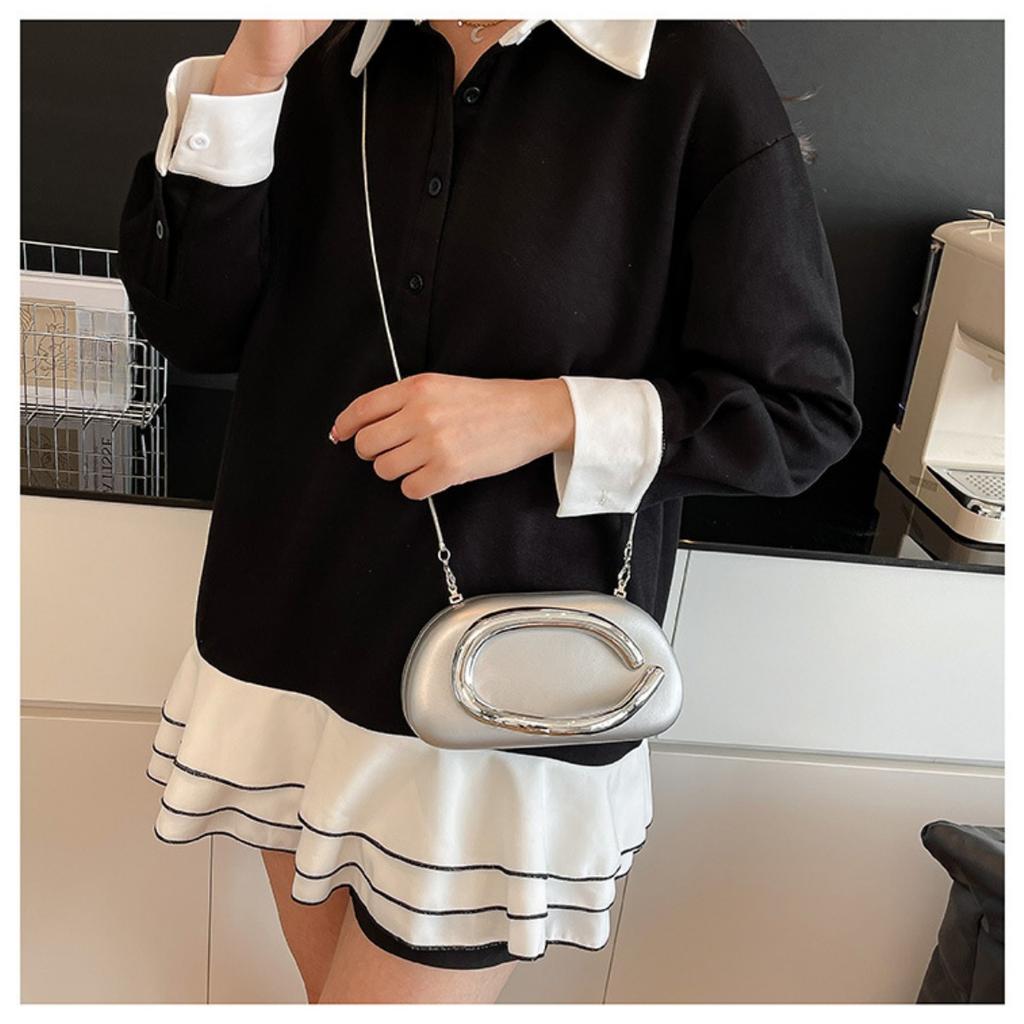 Ladies' Detachable Chain Shoulder Strap Bag -Gold Metallic PVC Banquet Handbag with Magnetic Closure Design, Simple and Fashionable Commuter Party Use