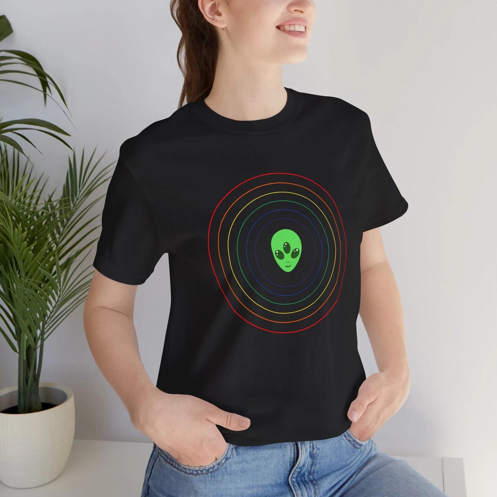 

Green Alien Head Tee | Retro Rainbow Rings S