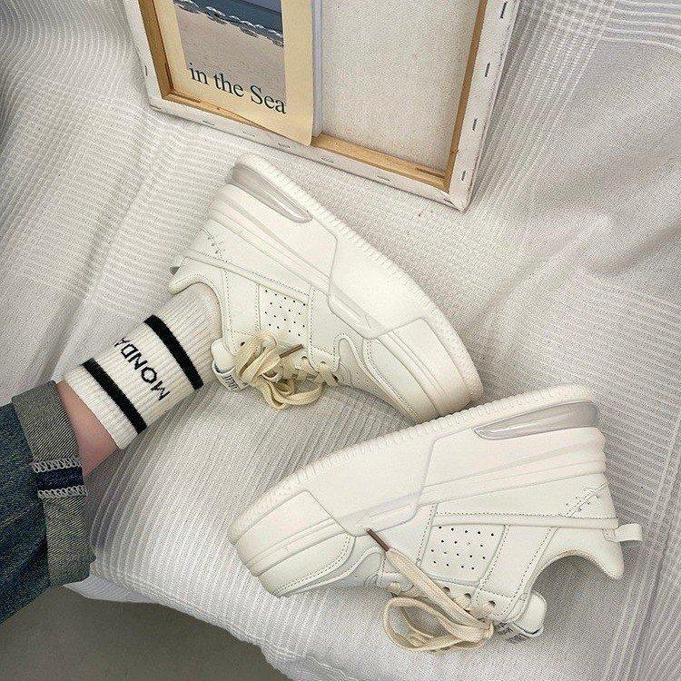European Station Leather White Shoes for Women  Spring New Single-Lining Platform Fashion Casual Versatile Sneakers