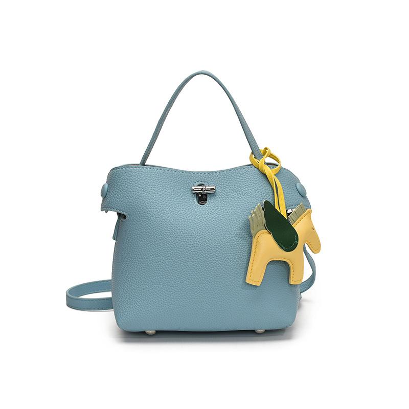 New Portable Small Square Bag Women's Versatile Commuter Fashion Shoulder Messenger Bag