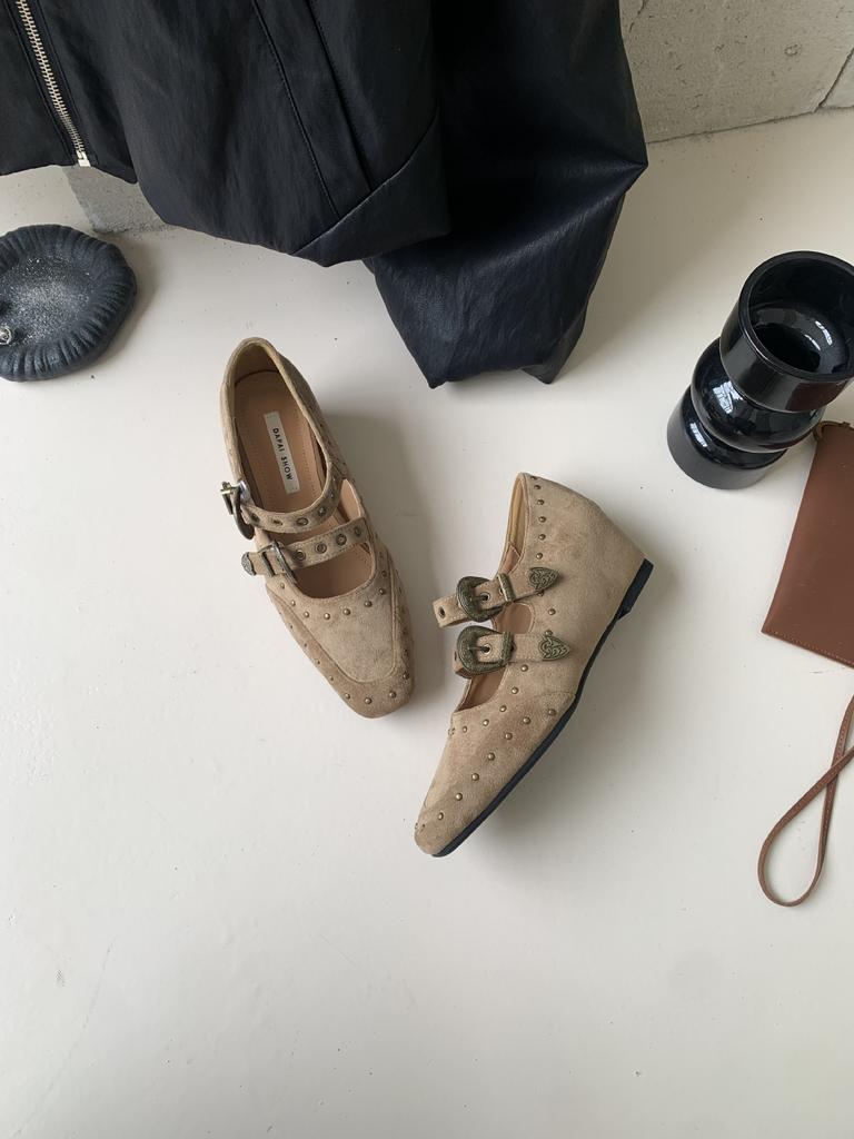 2025 autumn and winter new retro rivet Mary Jane shoes square head word with British inner height increase shallow mouth single shoes women