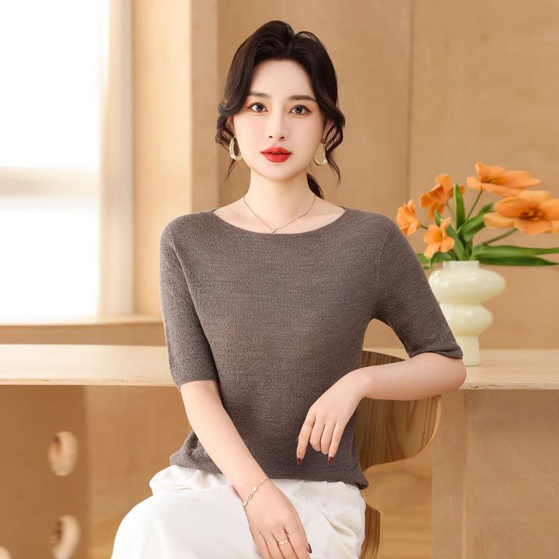 Five-Sleeve Fine-Spun Yangzi Wool Knitwear: 100% Wool One-Shoulder Loose Base Layer Top, Short-Sleeved Solid Color.