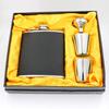 Jiujiu gavesett med 4-delers vinflaske i rustfritt stål, 2–8 oz med svart skinnfinish