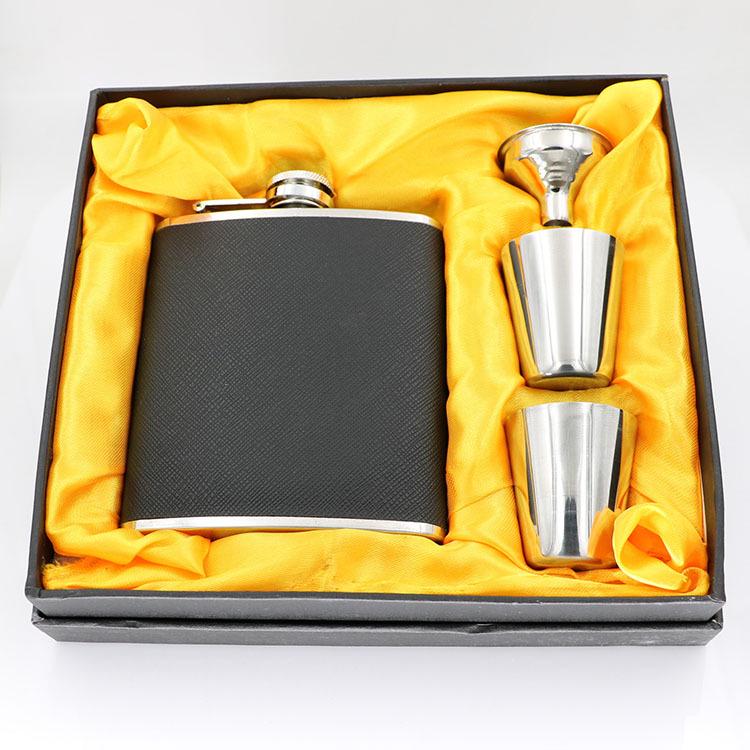 Jiujiu gavesett med 4-delers vinflaske i rustfritt stål, 2–8 oz med svart skinnfinish