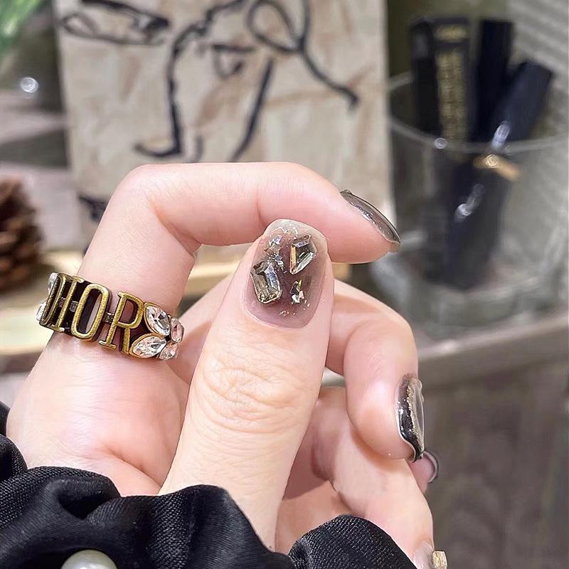 Advanced Ombre Gold Foil Diamond Nails: Celebrity-Style Short Wearable Manicure Patches