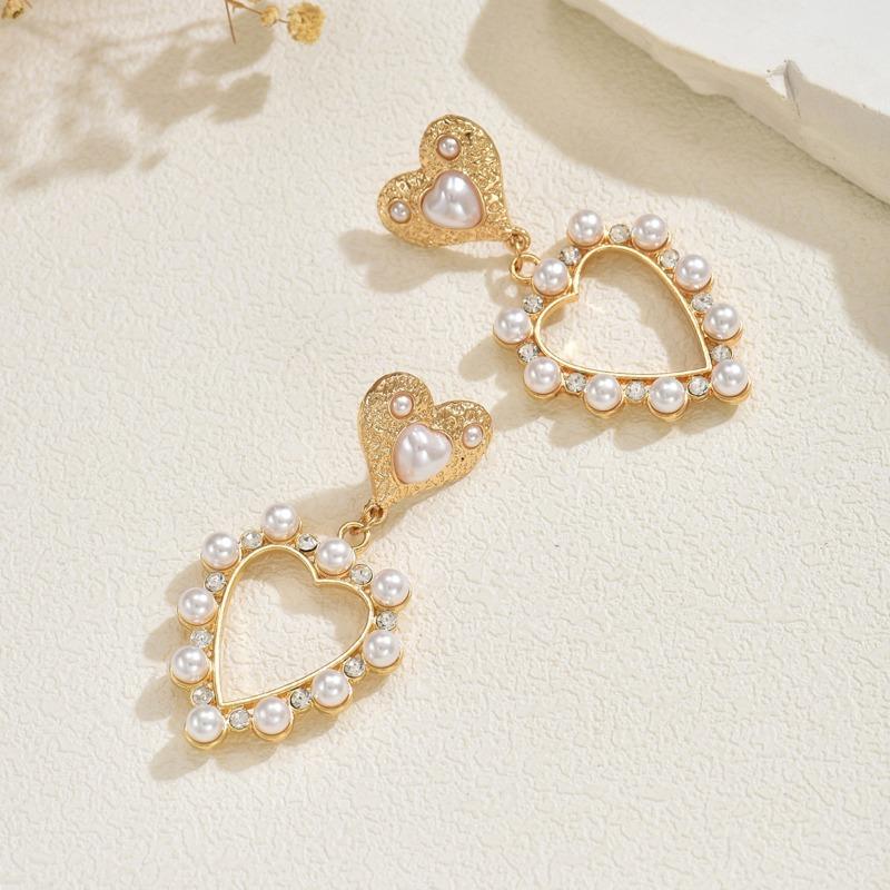 Casual sweet love pearl earrings light luxury high sense temperament versatile hollow love stud earrings women