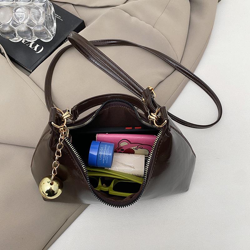 Fashionable Trendy Handbag for Women, Luxurious and Retro Style, Single Shoulder Crossbody Design, Dumpling-shaped Bag
