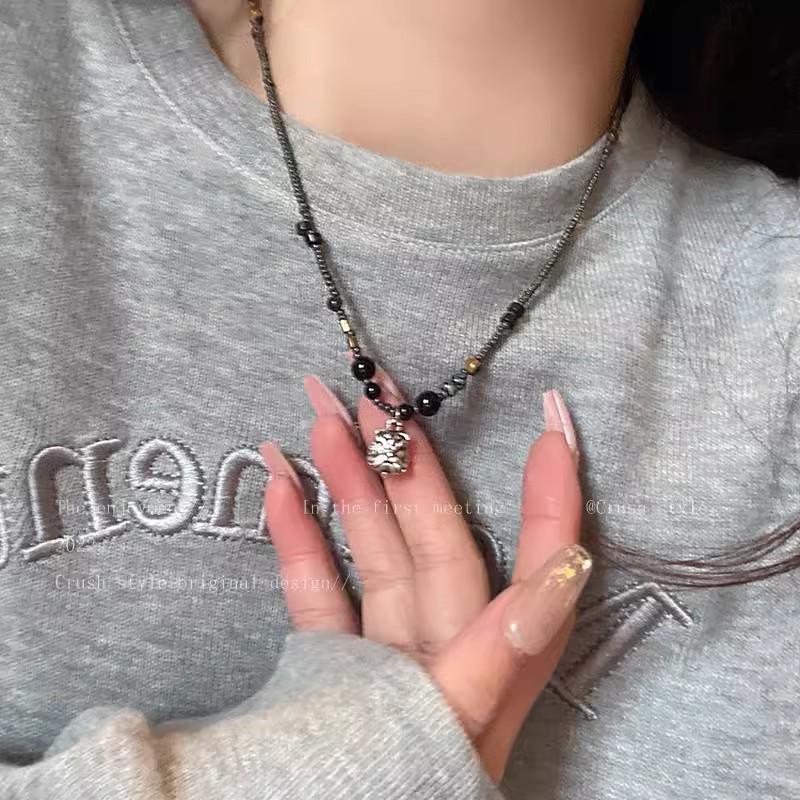 2025 Versatile Beaded Butterfly Necklace for Women - Pearl Clavicle Chain, Retro Style Accessories