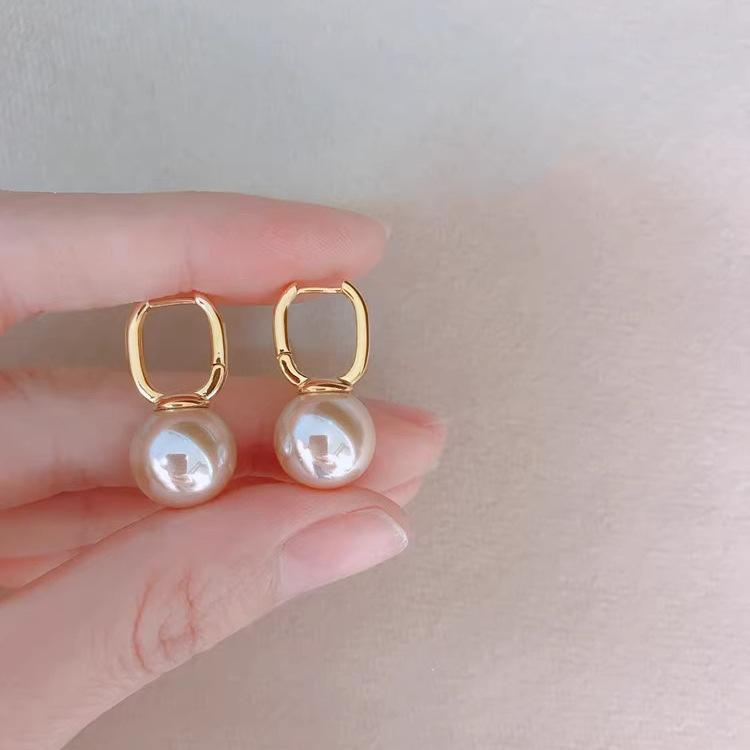 Simple Versatile Strong Light Pearl Earrings Female Temperament Ear Buckle Light Luxury Design Senior Fashionable and Versatile Earrings