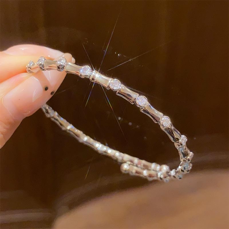 High-End Luxury Zircon Open Bangle: Exquisite Round Bracelet for a Stylish, Versatile Look