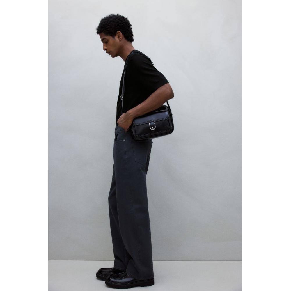 H M Regular FiT Hole KniT T sHirT Black