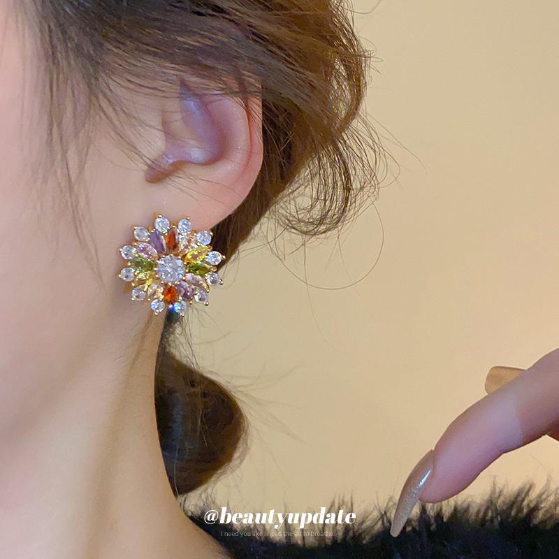 Orecchini a Fiore in Zircone con Ago in Argento Galvanizzato Oro - Design Elegante, Stile di Alta Gamma