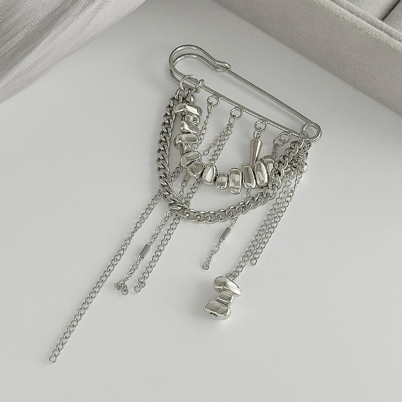 High Quality CCB Alloy Tassels Chain Brooch Sturdy Fade Resistant Lapel Pin for Stylish Outfits Everyday Wear