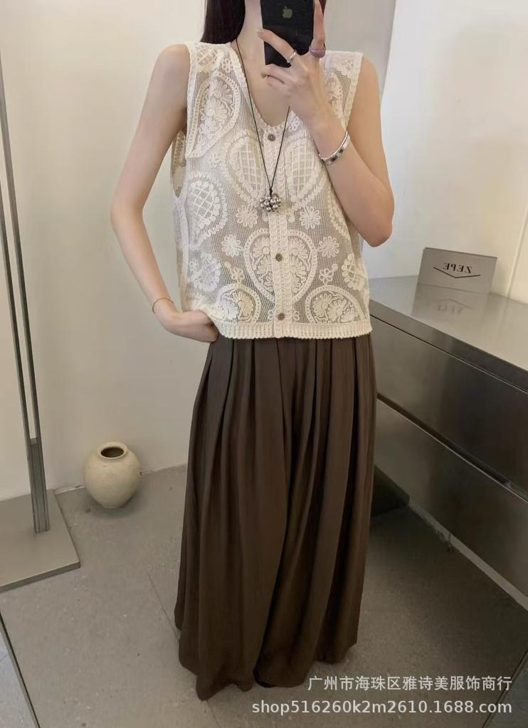 Foreign-style versatile hook flower hollow vest women's summer new V-neck high-end sleeveless stacked loose top