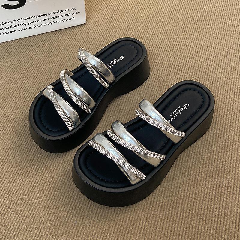 Rhinestone Platform Slippers Women's Summer Wear 2025 Summer New Fashion Open-toed Beach One-word Cool Slippers