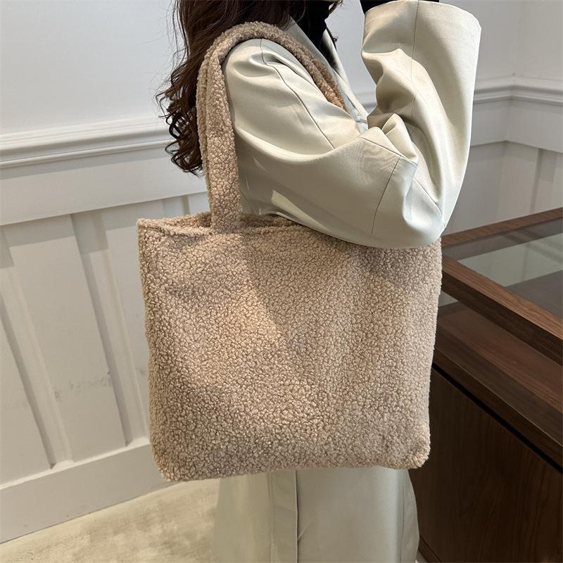 

Корейская версия новой повседневной простой плюшевой сумки-тоут, ручная переноска, корзина для овощей, модная женская сумка для ручной переноски 32*10*31.5 хаки