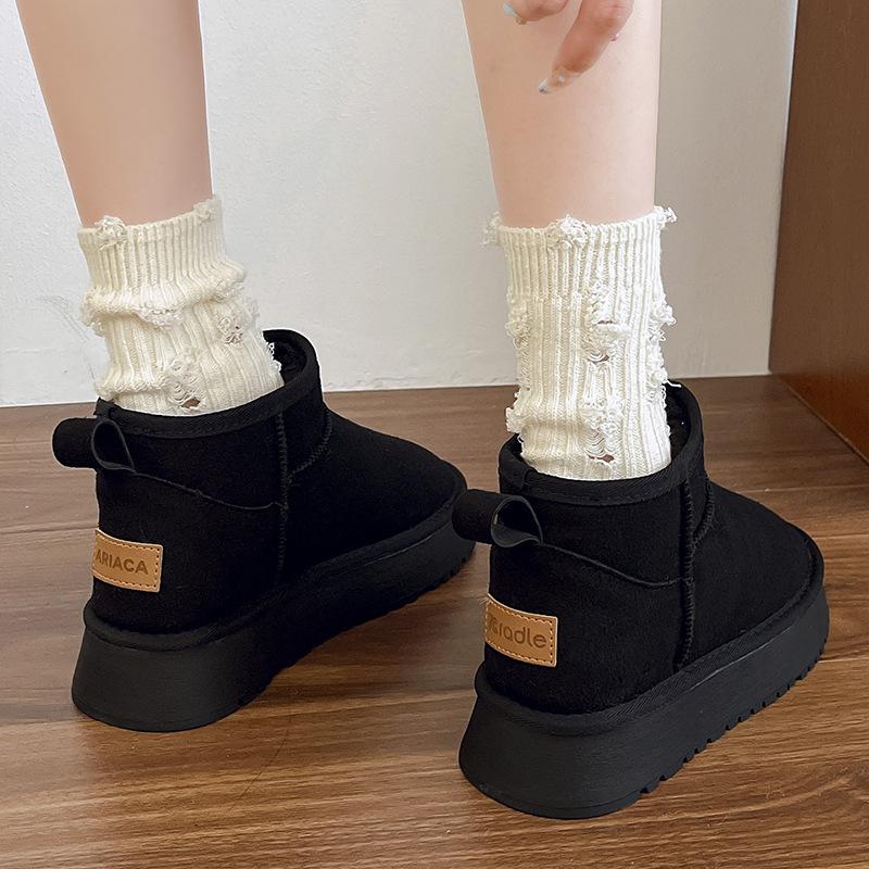 Thick-soled inner height-increasing snow boots for women 2025 new winter small men with piled and thickened fur integrated snow cotton shoes