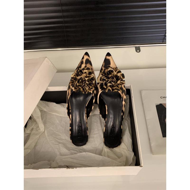 

Baotou satin French apricot heel 2025 slippers fairy semi-thick temperament spring and summer shoes flowers 39 цветной печати леопарда