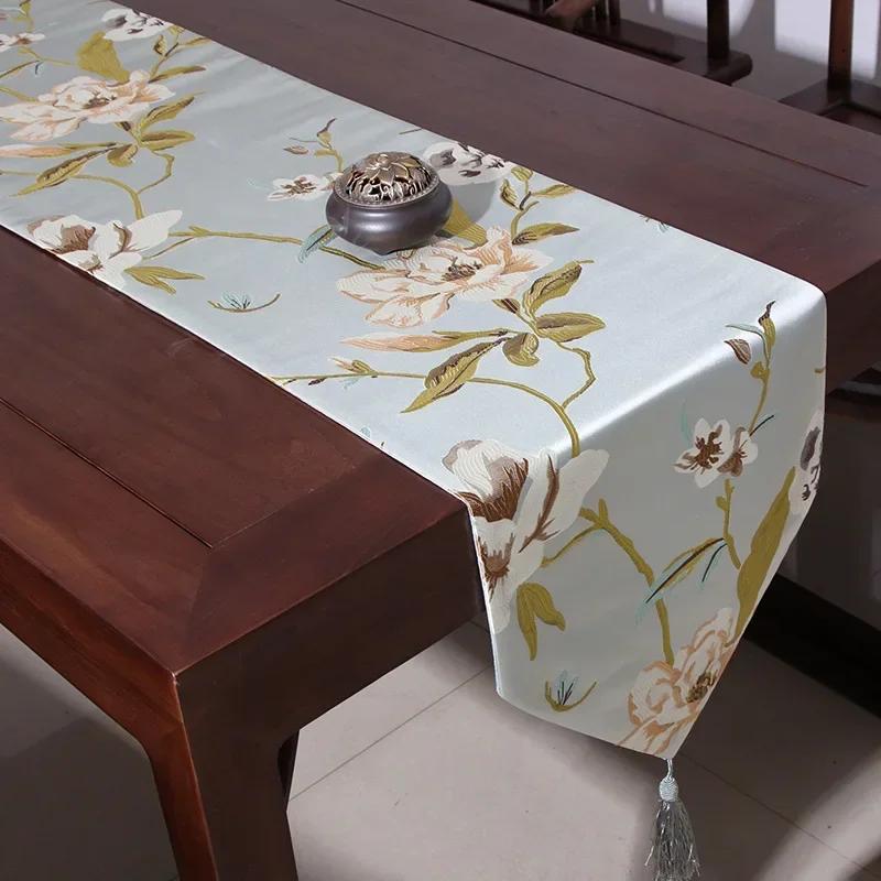 Classical New Chinese Style Birds and Flowers Table Runner Red Embroidery Table Flag Decoration for Wedding Party with Tassels
