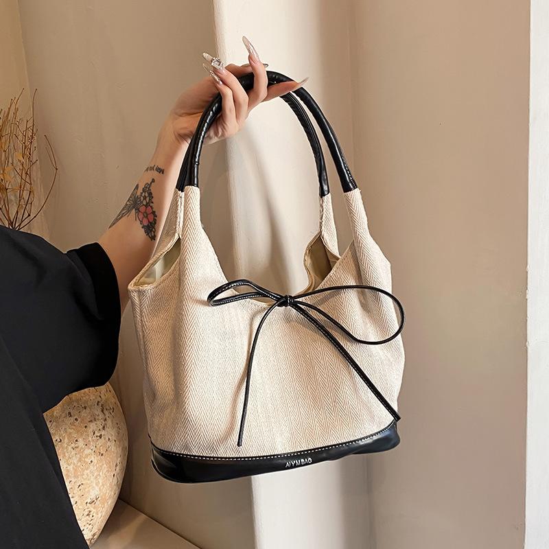 Niche Vintage Black and White Patchwork Canvas Tote Large Capacity Multifunctional Commuter Tote