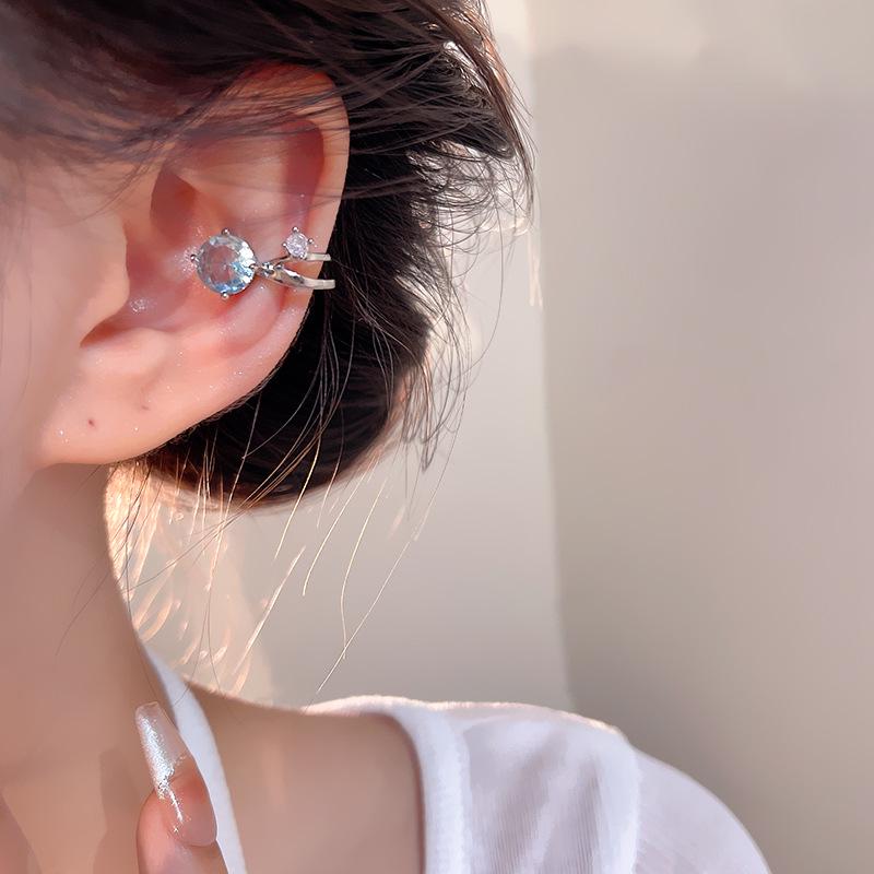 Cercei eleganți cu clips din zirconiu pentru femei: Neperforat, versatil și strălucitor 